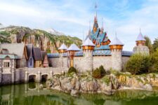 Disneyland® Paris - Le Monde La Reine des Neiges - Château